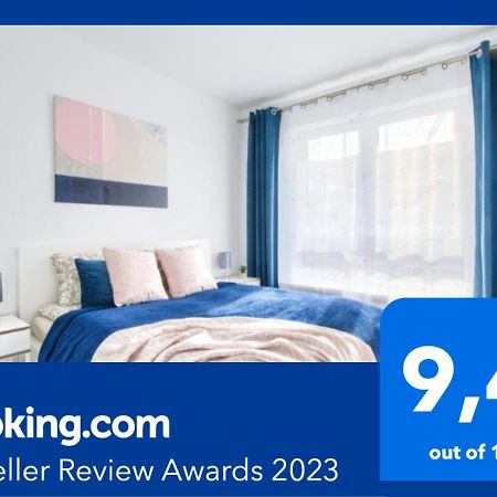 M&R Apartament Airport&Business Deluxe Cybernetyki 17 - Underground Garage - Free Wifi - Netflix - Air Conditioning - Self Check-In, Close By Chopin Airport Варшава Екстериор снимка