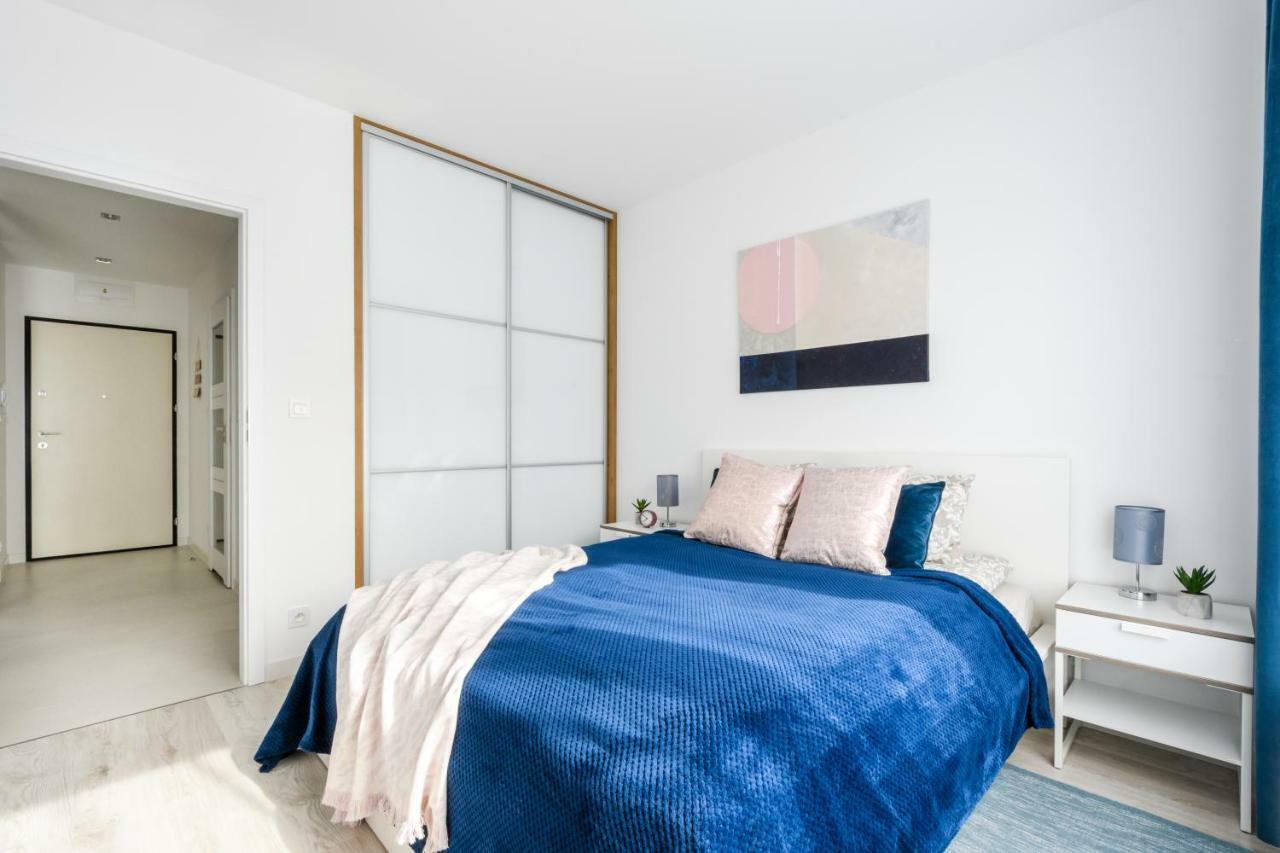 M&R Apartament Airport&Business Deluxe Cybernetyki 17 - Underground Garage - Free Wifi - Netflix - Air Conditioning - Self Check-In, Close By Chopin Airport Варшава Екстериор снимка