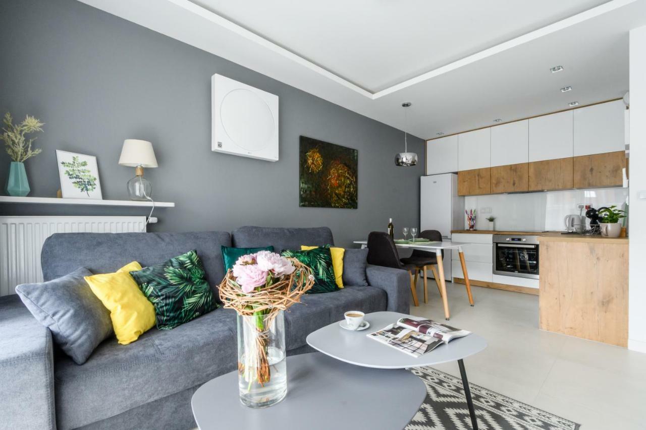 M&R Apartament Airport&Business Deluxe Cybernetyki 17 - Underground Garage - Free Wifi - Netflix - Air Conditioning - Self Check-In, Close By Chopin Airport Варшава Екстериор снимка