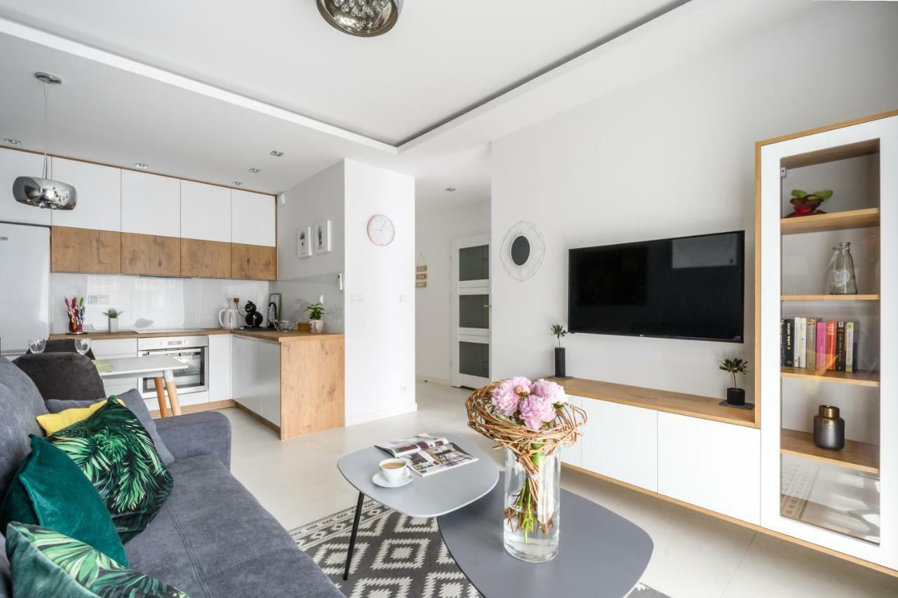 M&R Apartament Airport&Business Deluxe Cybernetyki 17 - Underground Garage - Free Wifi - Netflix - Air Conditioning - Self Check-In, Close By Chopin Airport Варшава Екстериор снимка