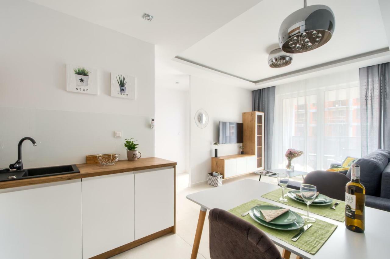 M&R Apartament Airport&Business Deluxe Cybernetyki 17 - Underground Garage - Free Wifi - Netflix - Air Conditioning - Self Check-In, Close By Chopin Airport Варшава Екстериор снимка